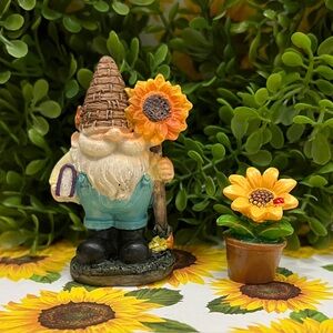 Charming Mini Garden Sunflower Gnome & Sunflower Plant